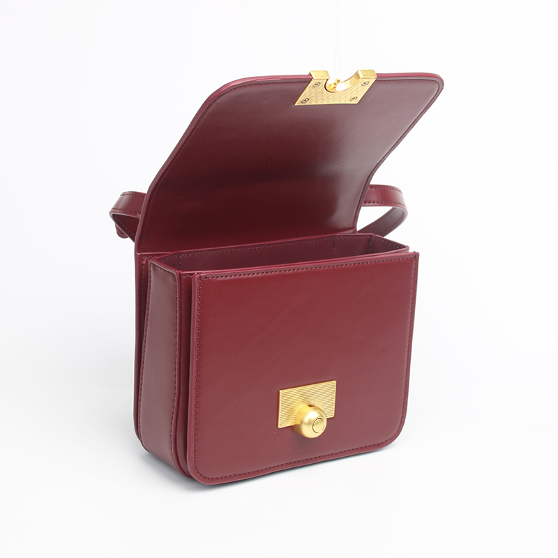 small shoulder bag lock closure