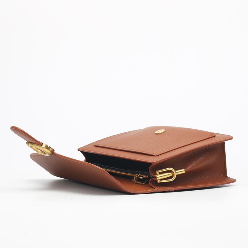 shoulder bag with handle