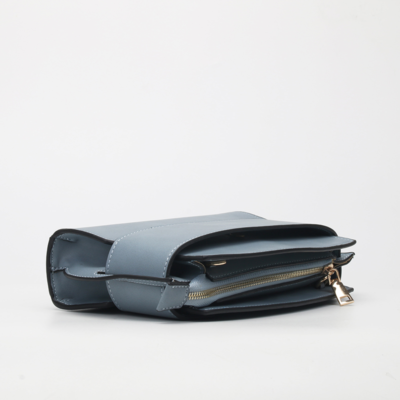chain blue crossbody bag 
