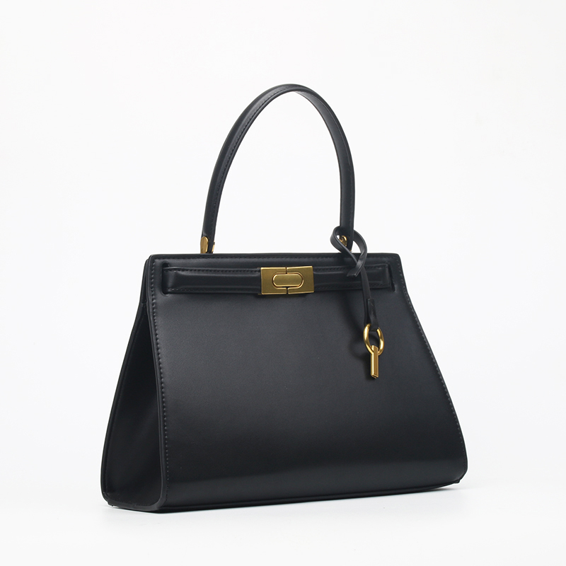 minimalism white vintage satchel 