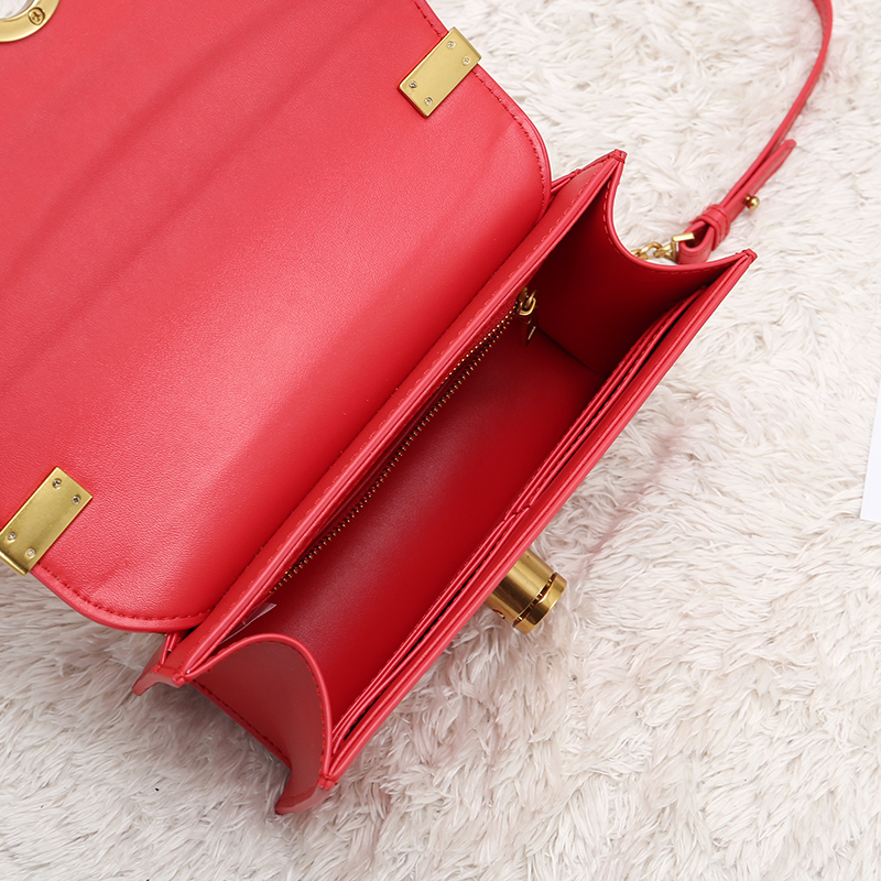 flap leather bag with turnlock